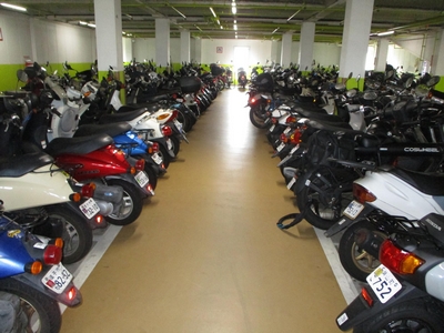西駐車場